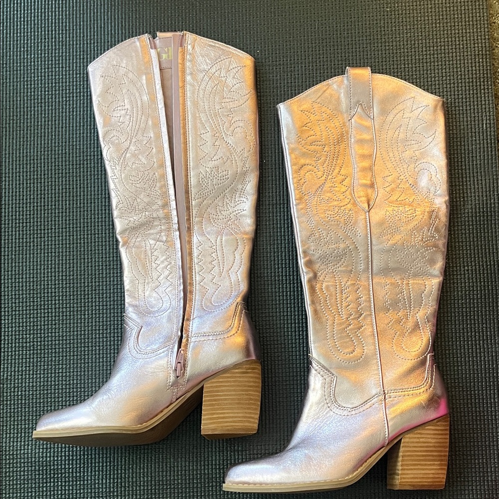 Gianni Bini Metallic Pink Ankle Boot Interior Detail